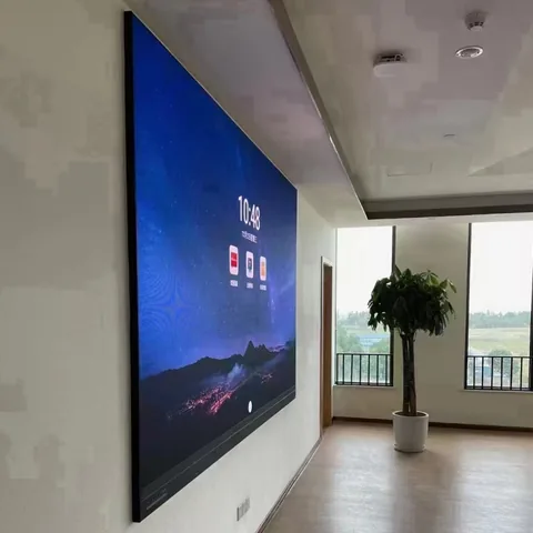 Indoor-LED-Wand in einem Büroraum